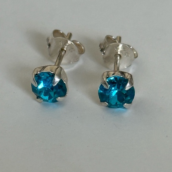 Unisex 925 silver 5mm blue cz cubic zirconia stunning earrings - Picture 4 of 8